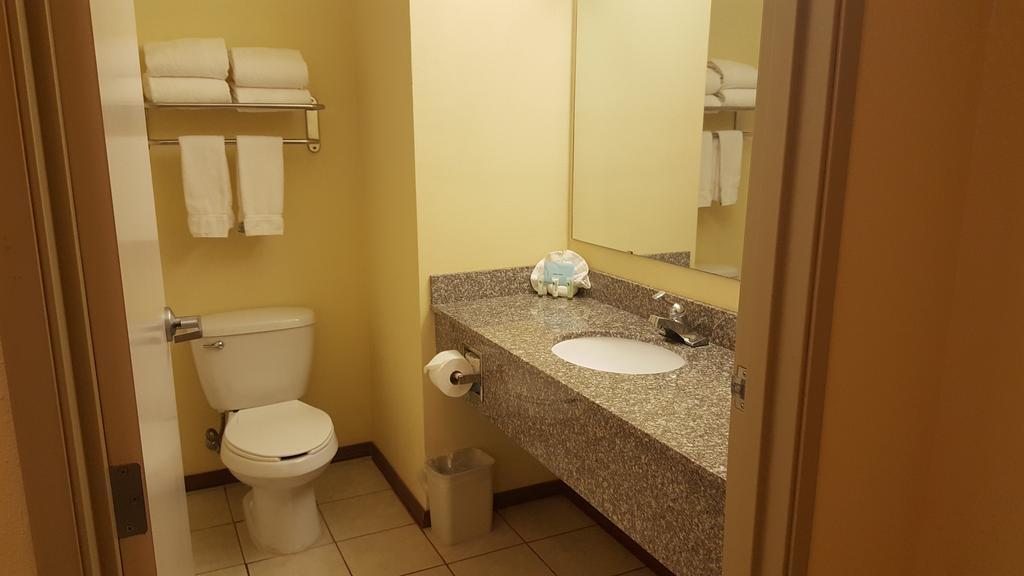 Reddy Hotel Plainview Экстерьер фото