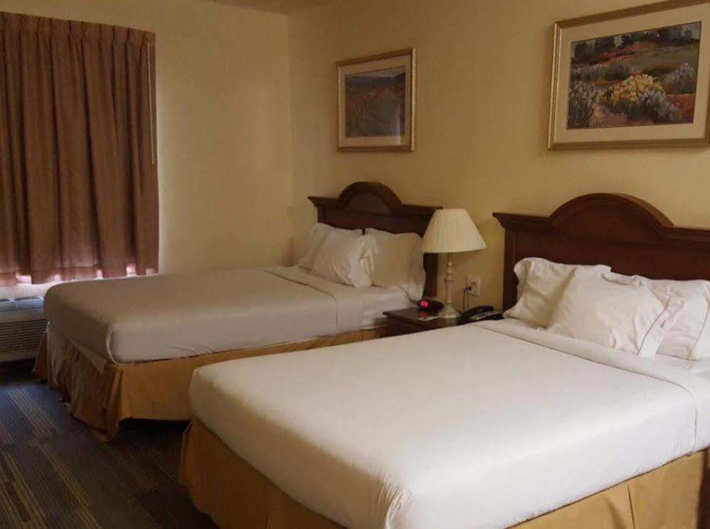 Reddy Hotel Plainview Экстерьер фото